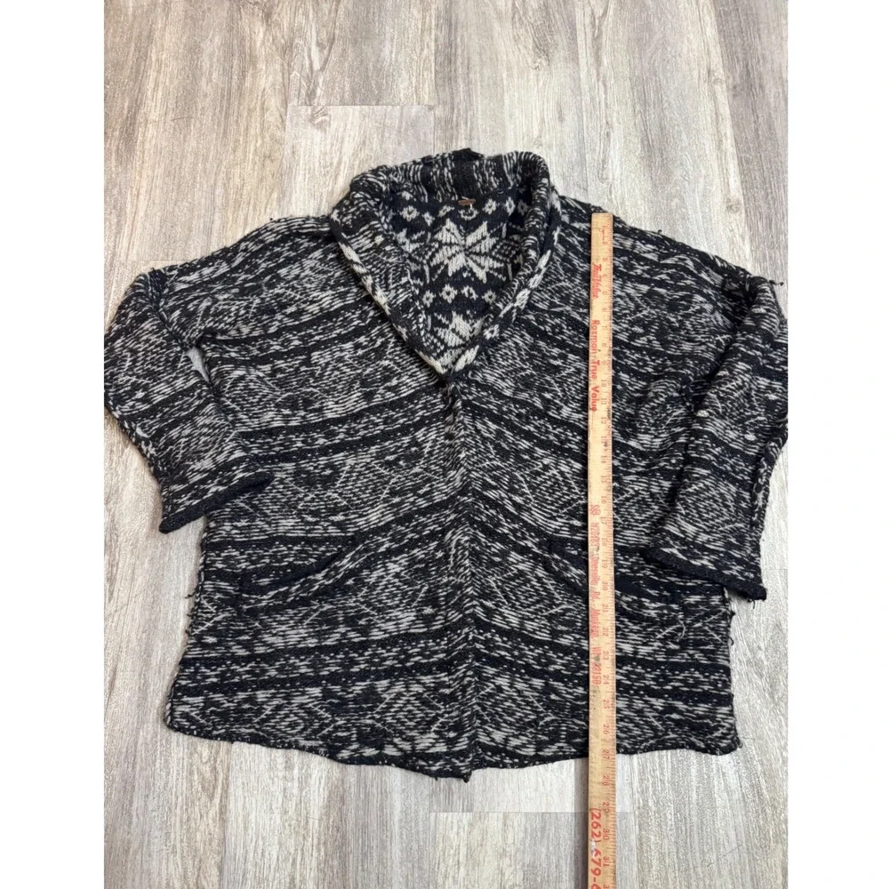 Free People- RARE‎ - Hidden SnowflakeInside Out Cardigan Size XS Oversized Fit